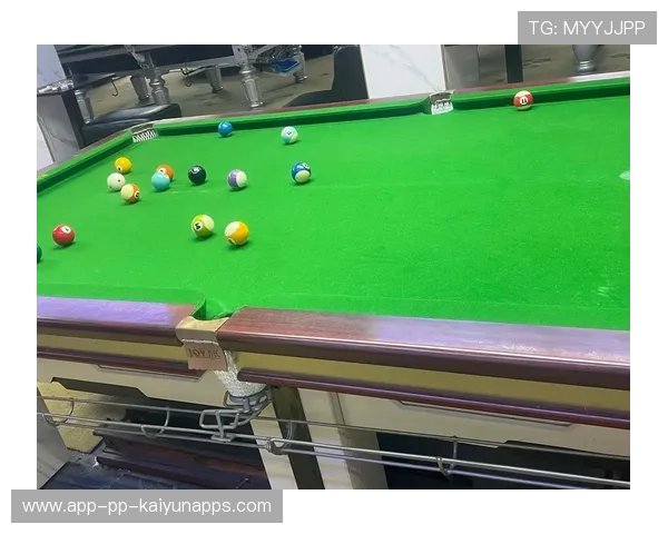 巧合or意外?台球赛场上的“绊倒”奇遇背后隐藏的深意